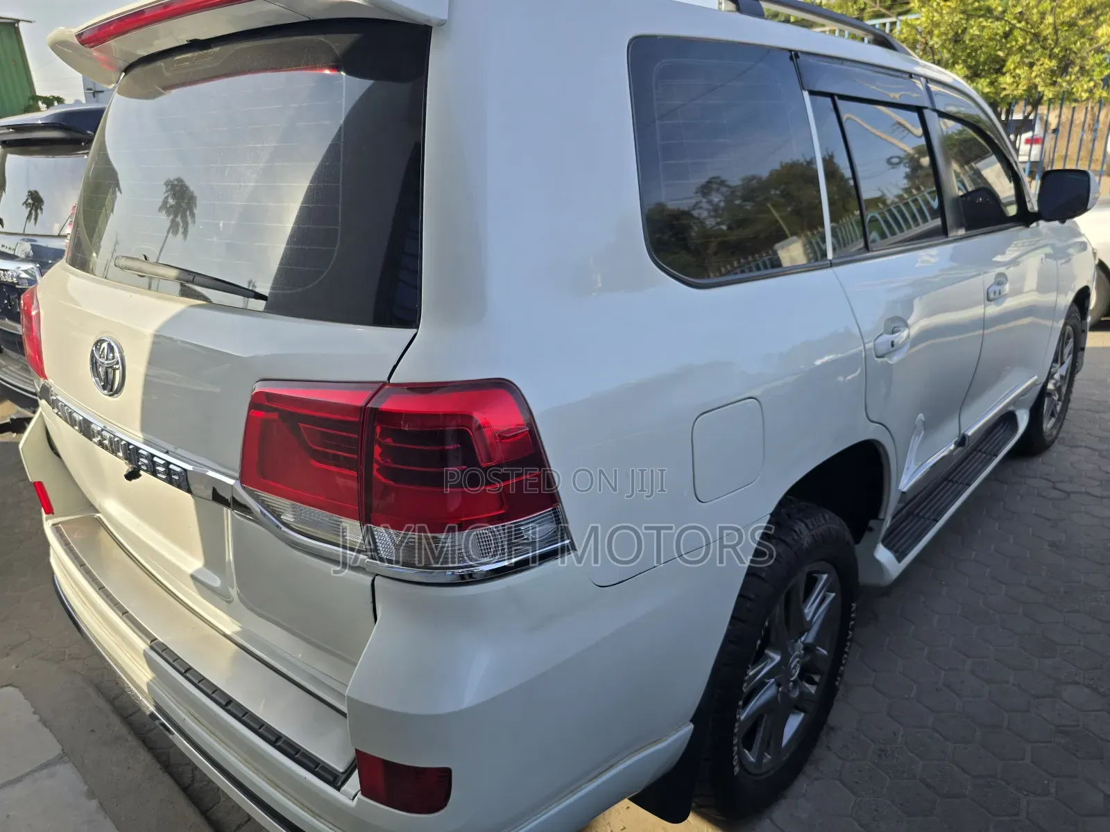 Toyota Land Cruiser 2013 White