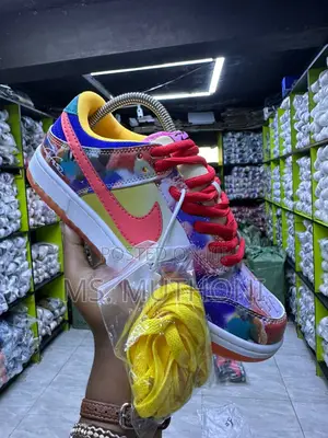 Dunk Low Sb "Friends Family - Laboratories - Sunblush" Sneakers