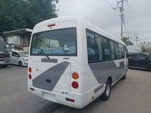 Mitsubishi Fuso Rosa 2018 White