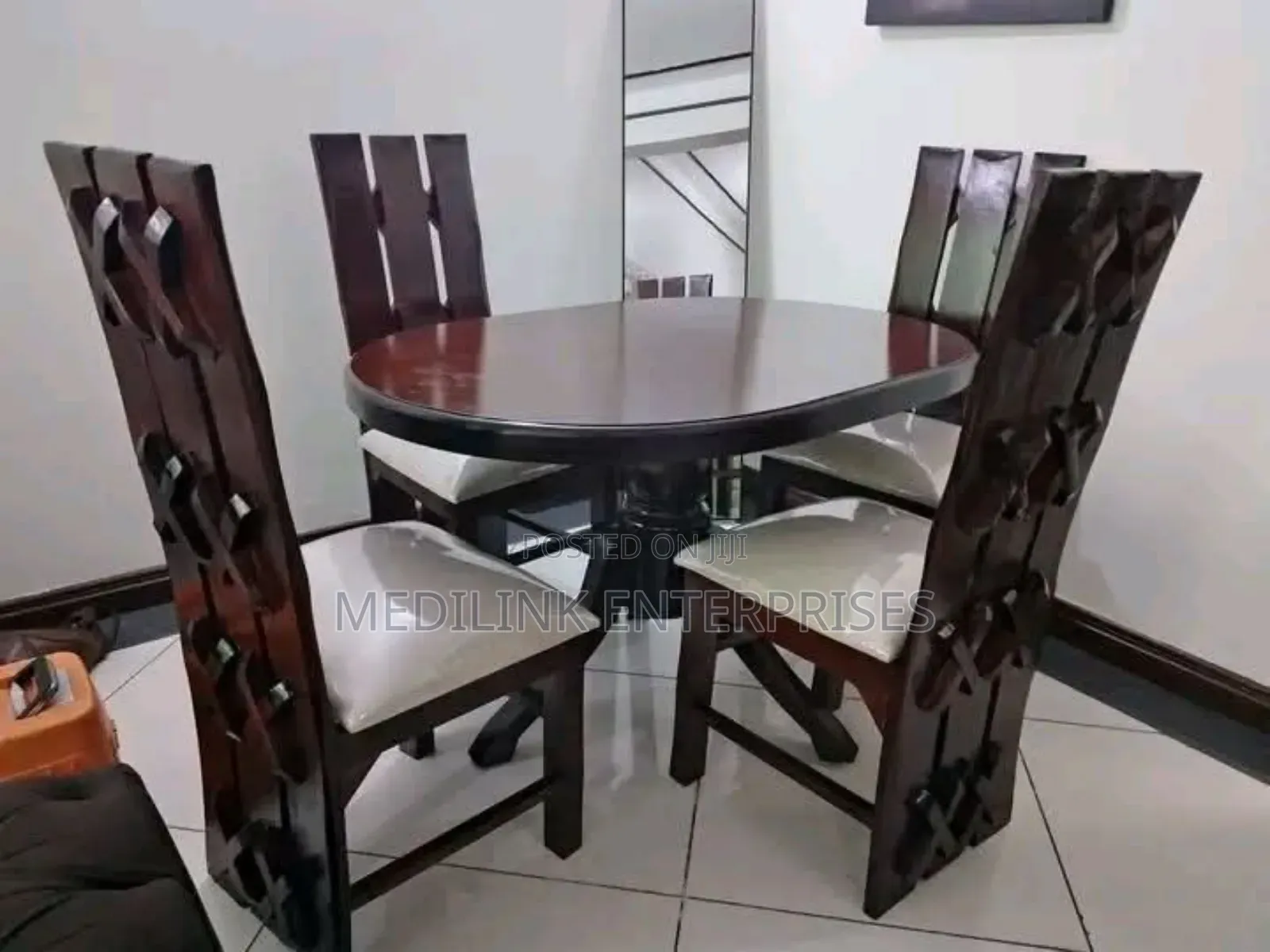 Win 4-Seater Dinning Table Set