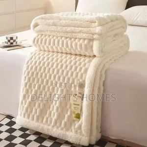 White Cozy Throw Blanket_ex