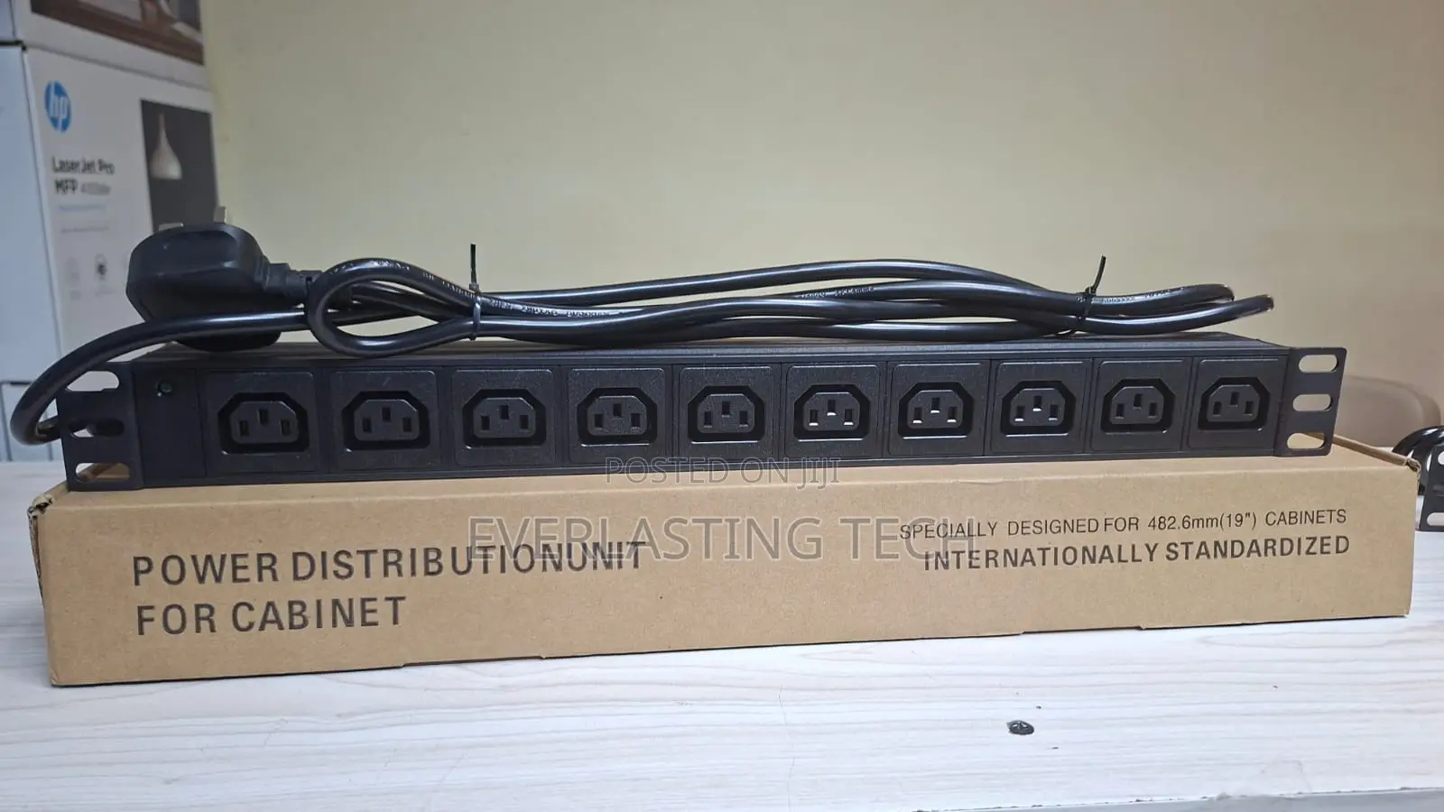 Metallic 10 Ways C13 Power Distribution Unit Pdu