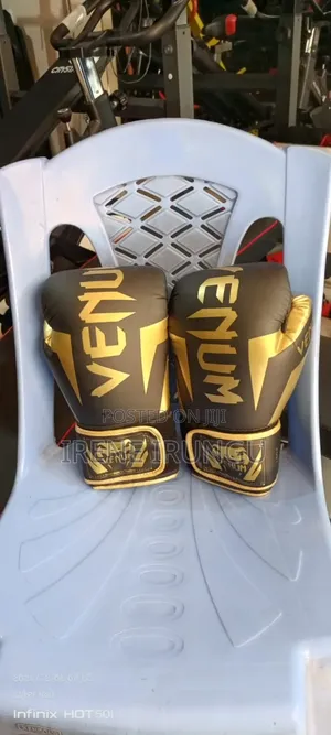 10oz Venum Boxing Punching Gloves