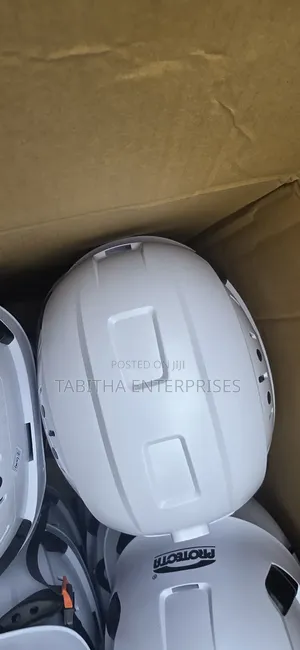 Helmet/Protective Helmet Wear