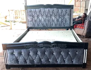 5x6 Silver Buttoned Gray Mocket Bed