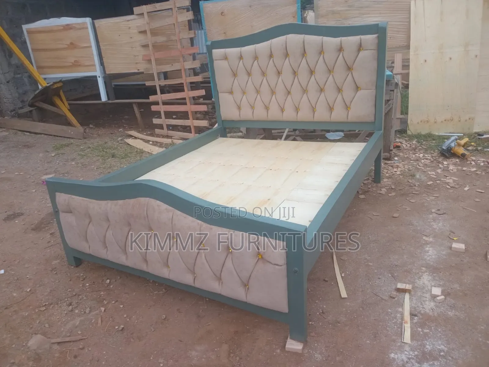 5x6 Gray and Brown Mocket Bed
