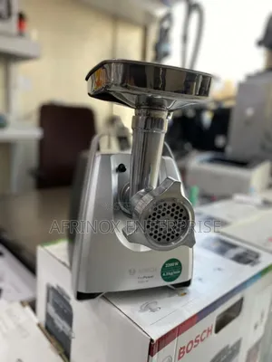 Size Tkm12 Heavy-Duty Meat Mincer
Fast, Clean and Efficient Grinding