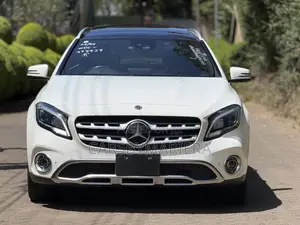 Mercedes-Benz GLA-Class 2019 White
