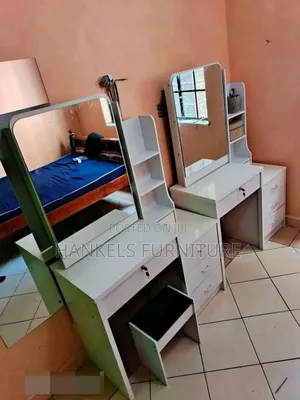 Contemporary Makeup Vanity With Smooth Finish