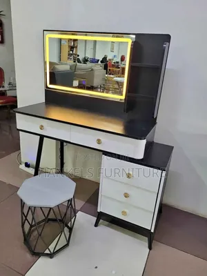 Chic Vanity Table – The Perfect Beauty Corner