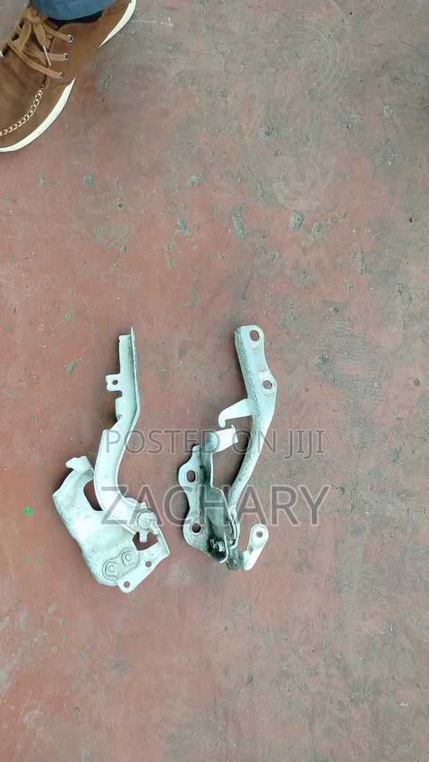 Prado 165 Bonnet Hinges - main view