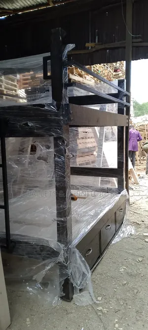 Black Polish Decker Bed
