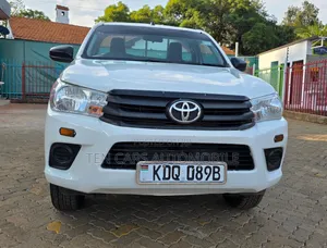 Toyota Hilux 2024 White