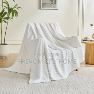 White Throwblanket for Couch and Bed