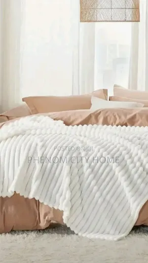 White Throwblanket for Couch and Bed