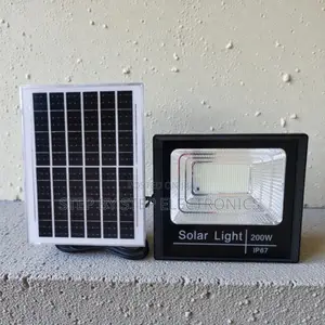 Remote Controllled 200w Outdoor Solar Flood Light Ip67 Waterproof Lamp