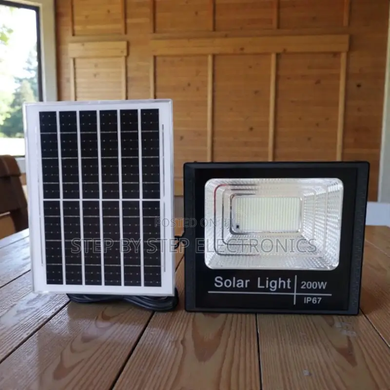 200w Solar Powered Flood Light Ip67 Waterproof Rustproof Casing