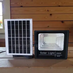 200w Solar Flood Light Outdoor Ip67 Waterproof Inbuilt Battery