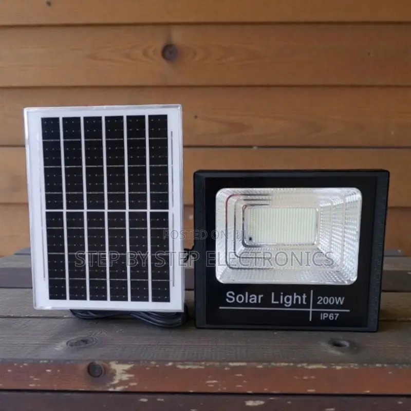 Warranted 200w Solar Flood Light Ip67 Waterproof Reliable Brightness