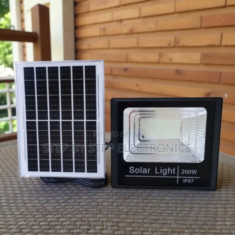 200watts Ip67 Waterproof Solar Flood Light With Large Battery Capacity