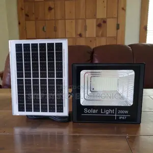 200w Solar Flood Light Ip67 Waterproof Long Battery Life Automatic