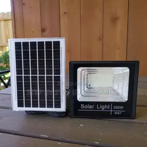 200w Solar Flood Light Ip67 Waterproof Rustproof Easy to Install