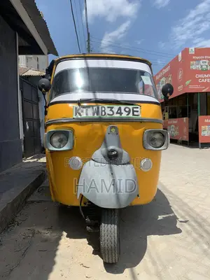 Piaggio 2018 Yellow