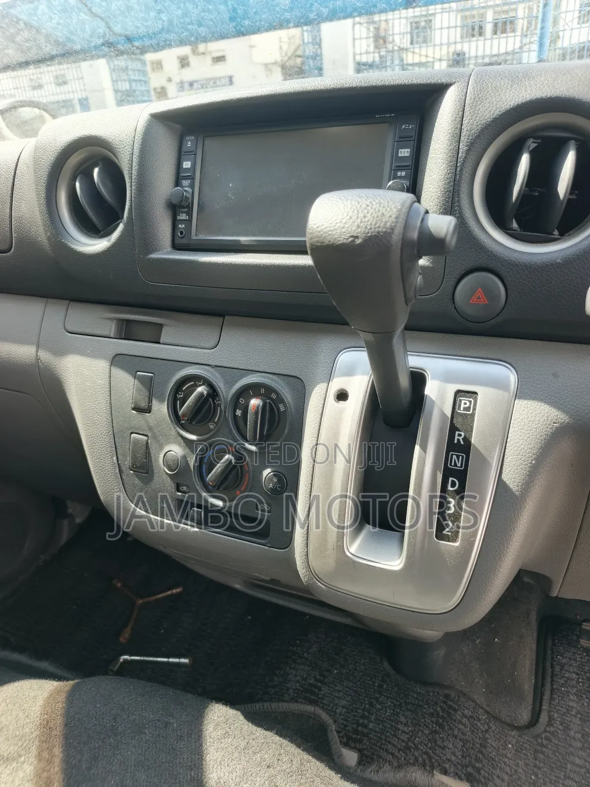 Nissan Caravan (Urvan) 2019 Silver