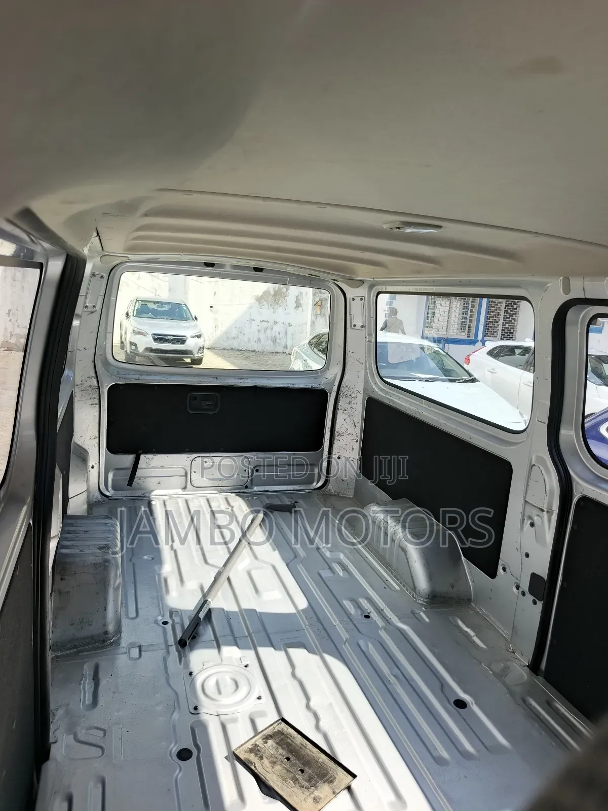Nissan Caravan (Urvan) 2019 Silver
