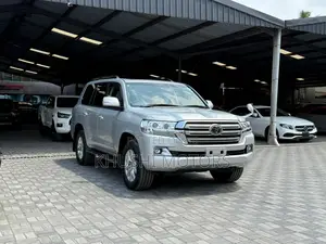 Toyota Land Cruiser 2018 Silver
