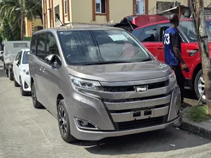 Toyota Noah 2.0 FWD (8 Seater) 2019 Gold
