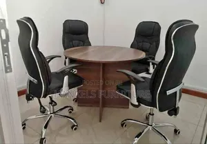 Round Boardroom Table for Collaborative Spaces