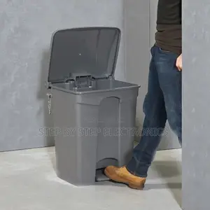 Hands-Free Hard Plastic 30l Step Pedal Waste Garbage Dust Bin