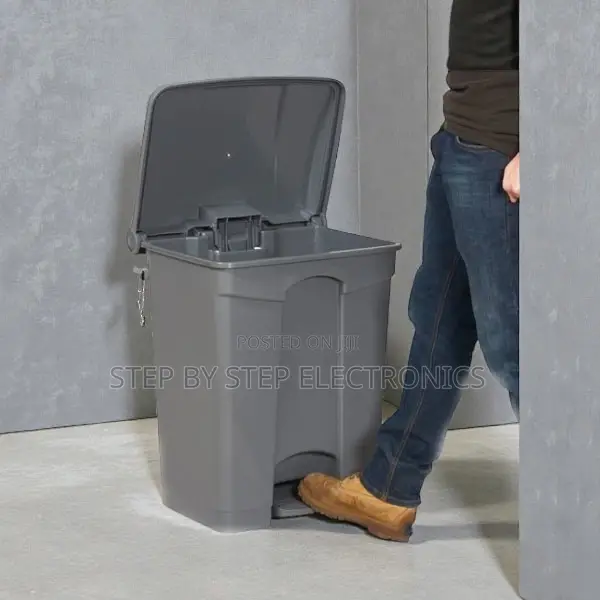 Hands-Free Hard Plastic 30l Step Pedal Waste Garbage Dust Bin
