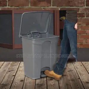 Long-Lasting Plastic 30l Step Pedal Waste Garbage Bin for Hotels