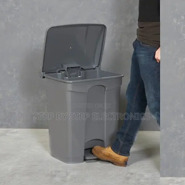 User Friendly 30l Hard Plastic Step Pedal Waste Garbage Dust Bin