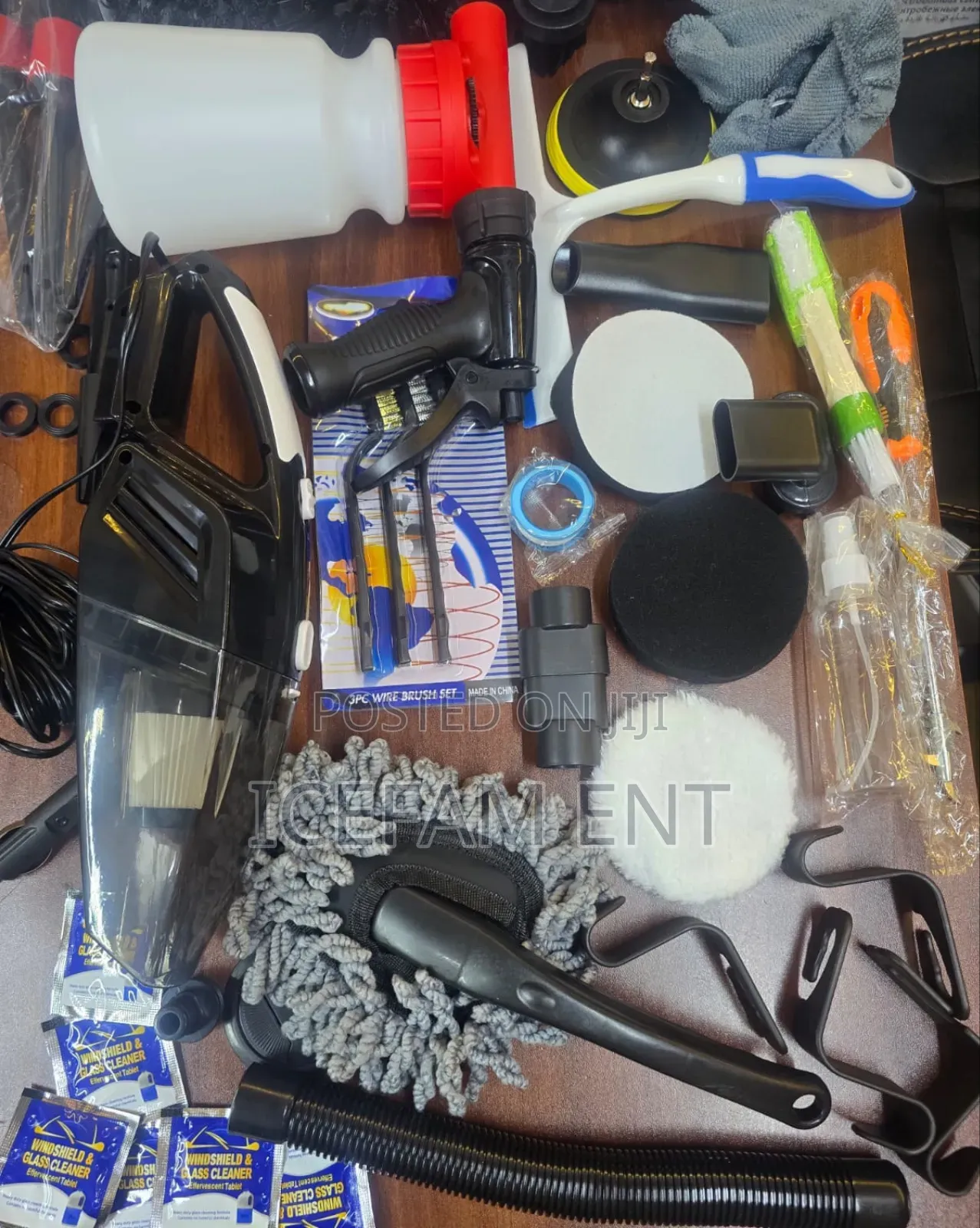 Detailing Brush With Vacuum Cleaner