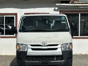 Toyota HiAce 2019 White