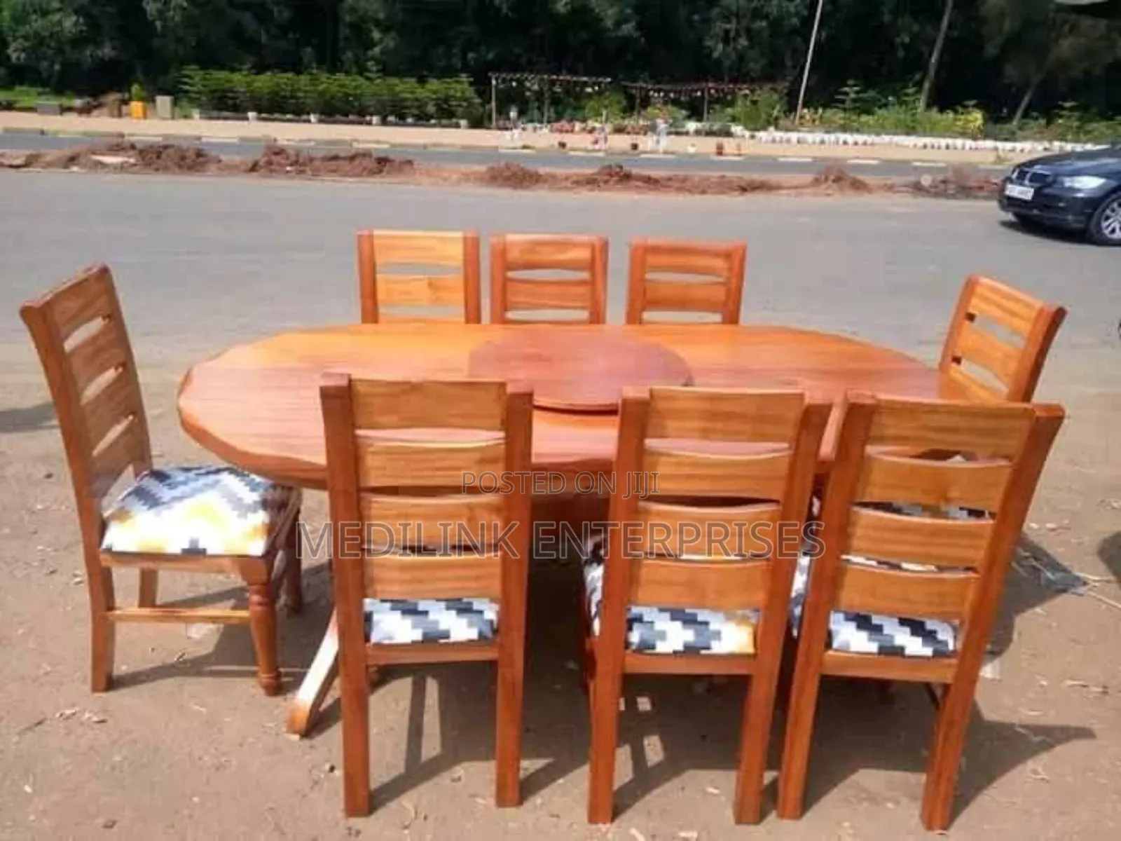 Oval Solid Mahogany Vanish 8 Seater Dinning Table