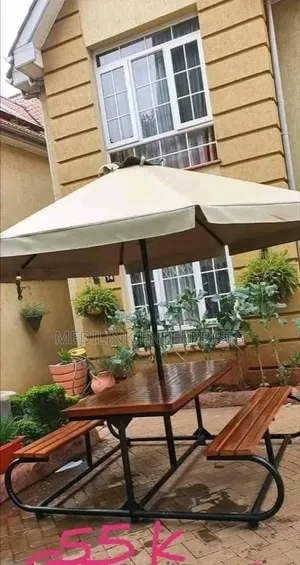 Wooden Metallic Outdoor Garden Umbrella Bench