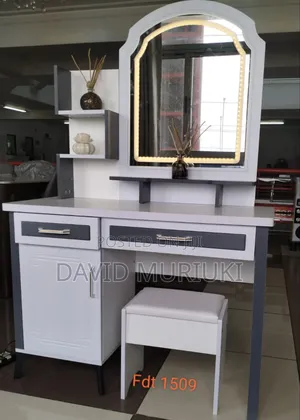 Executive Big Dressing Table With Sliding Mirror