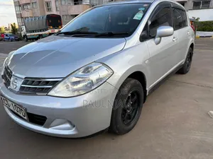 Nissan Tiida 2011 Gray