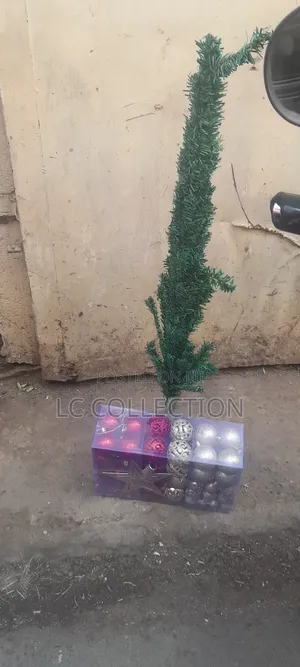 Christmas Tree +Decorations (4feet)
