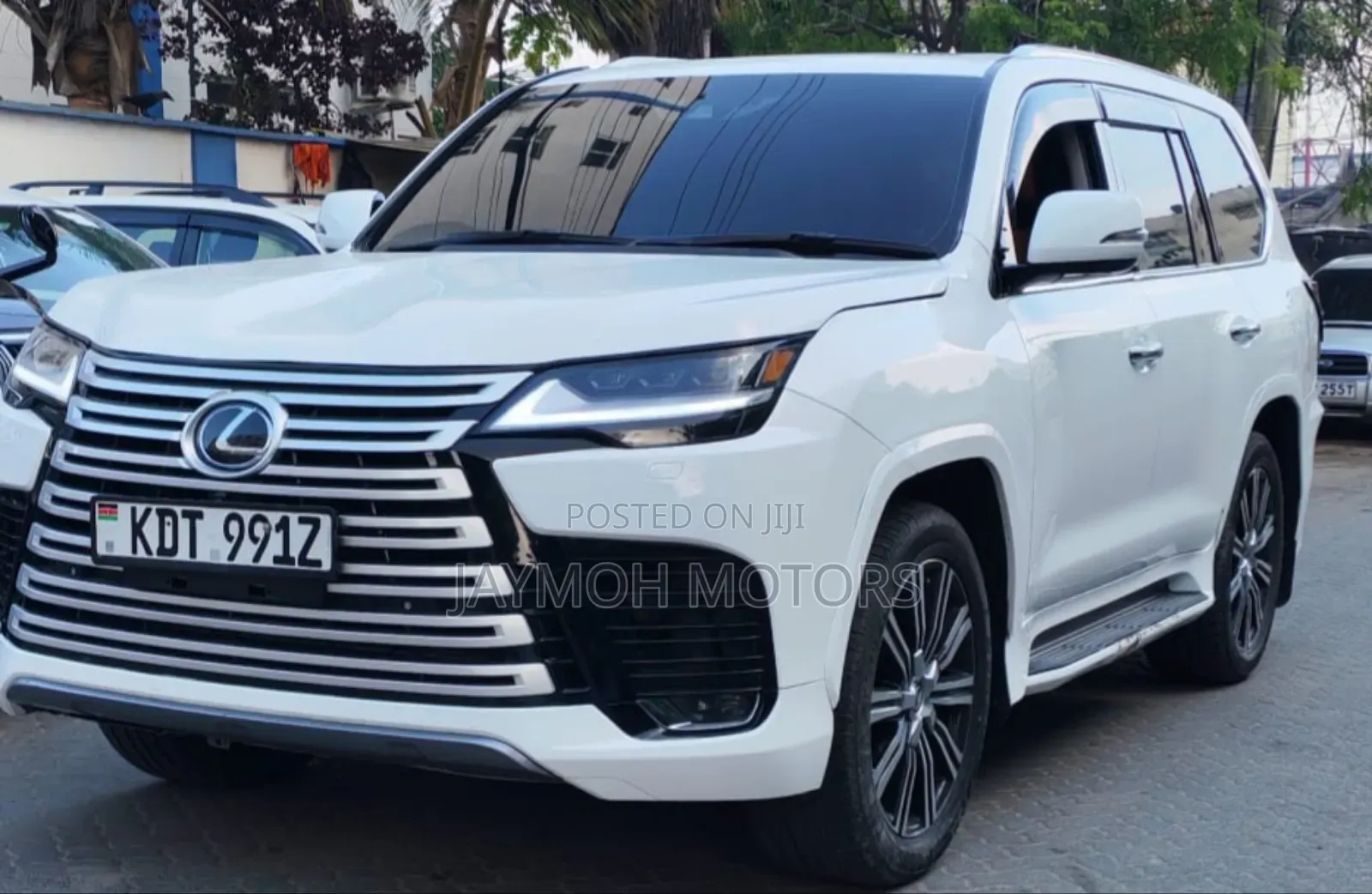 Lexus LX 2018 White