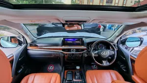 Lexus LX 2018 White