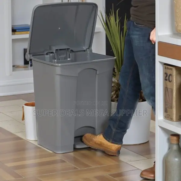 Hands- Free Operation Plastic 30l Step Pedal Waste Garbage Dust Bin