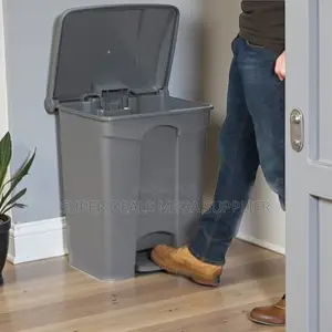 Hands- Free Plastic 30l Step Pedal Waste Garbage Bin for Clinics Use