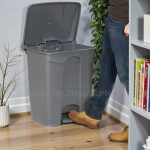 Plastic Material 30l Step Pedal Waste Garbage Dust Bin for Medical Use