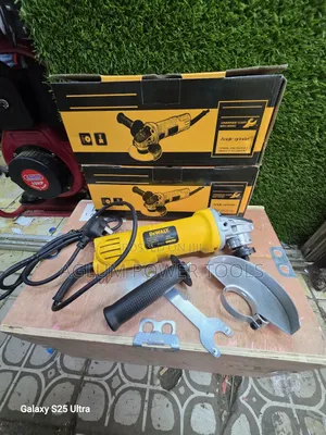 Dewalt Angle Grinder 720w 4.5 Inches