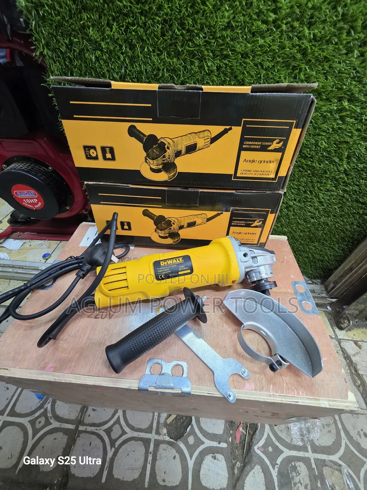 Dewalt Angle Grinder 720w 4.5 Inches